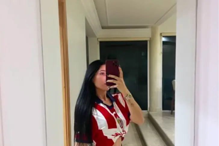 Adriana Castillo con la playera de Chivas | Instagrama